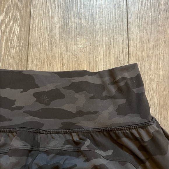 Athleta Salutation Black Camo Jogger Pants M - Picture 8 of 11